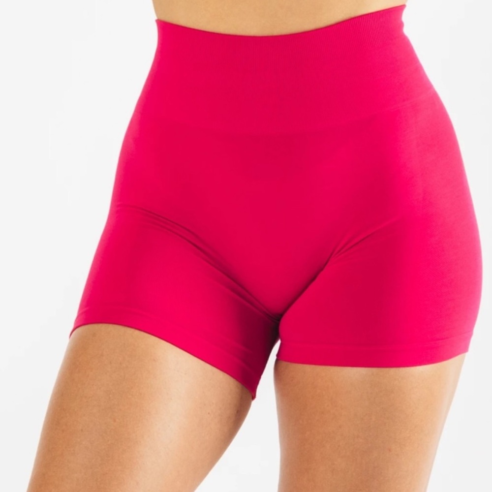 Alphalete Amplify Shorts - PINK